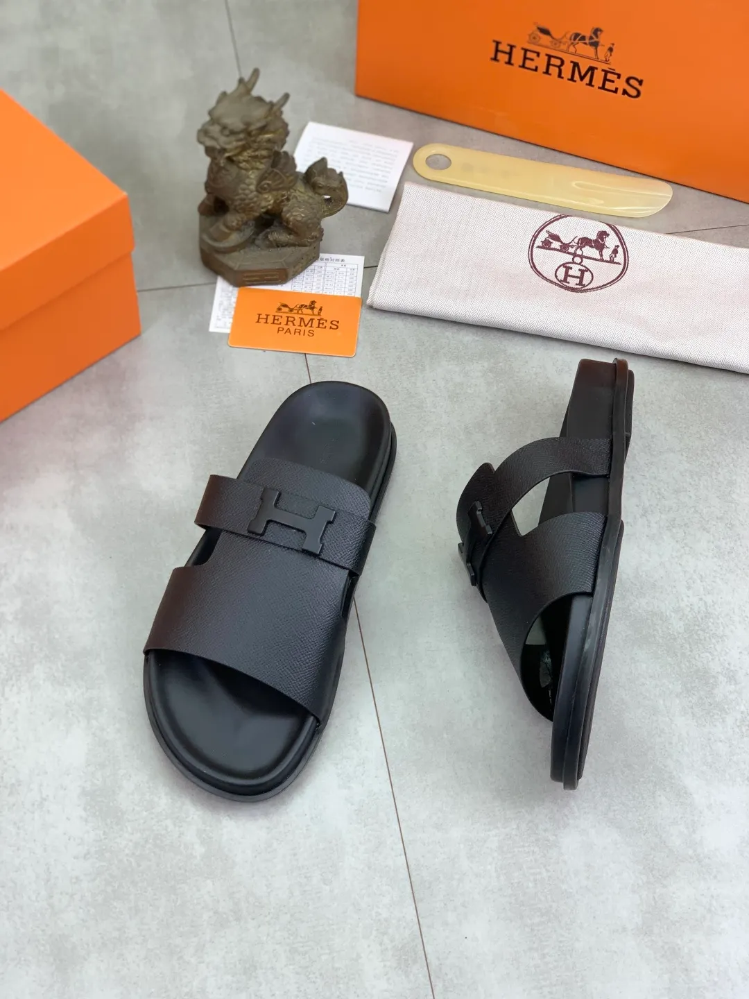 Men's shoes 💰P440 New [HERMES] high-end quality new Hermès slippers, made of imported cross-grain calfskin, wear-resistant and non-slip rubber outsole. Fashionable and elegant code number: 39-44 (38 45 46 customized)